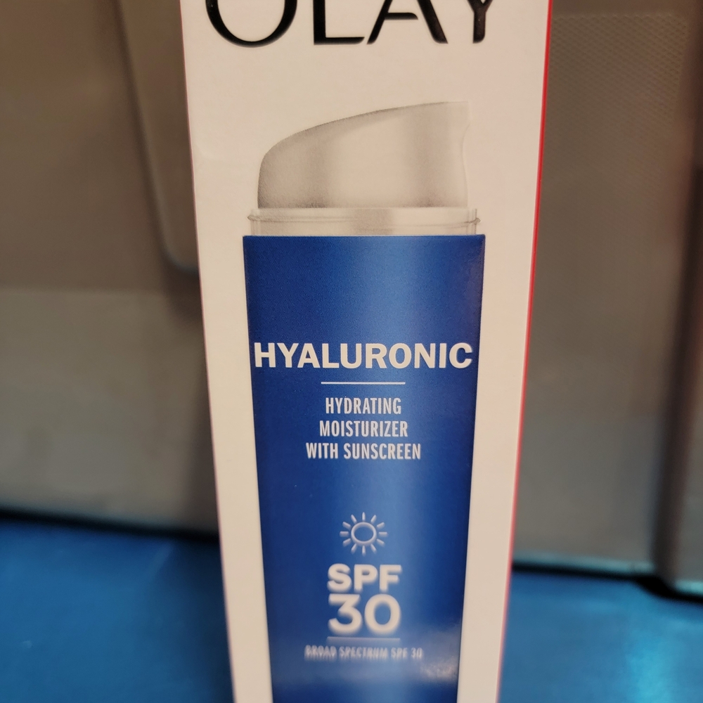 Olay Blue Hyaluronic Hydrating Moisturizer SPF 30